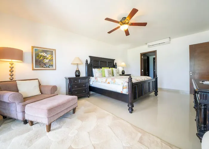 Beachfront With Tub, 3 Bedroom & Pool - At Mareazul Corazon