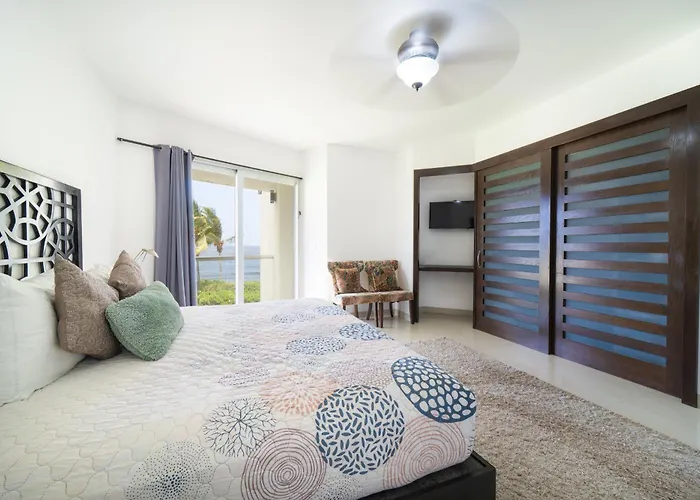 Beachfront With Tub, 3 Bedroom & Pool - At Mareazul Corazon *