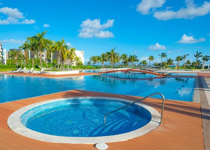Mareazul Beachfront #111 - 3Br Corazon *